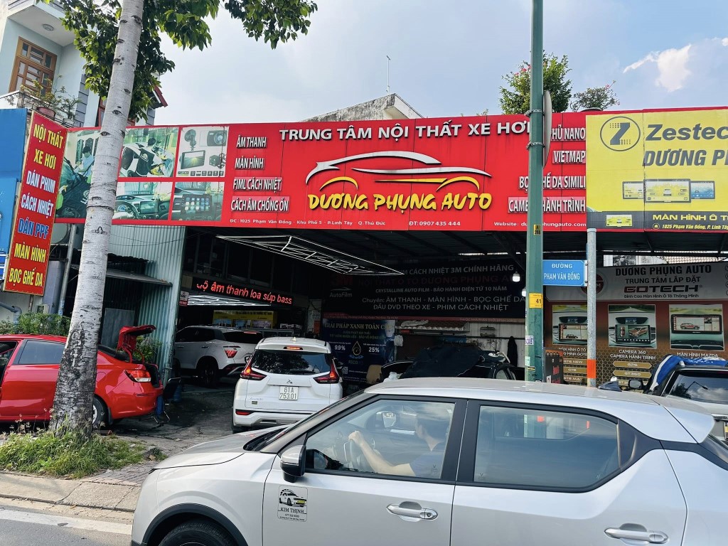 Dán phim cách nhiệt chống nóng 90% cho xe Hyundai Santafe. LH 0965.789.779 để được tư vấn dán phim cách nhiệt giá tốt nhất Dán phim cách nhiệt chống nóng 90% cho xe ô tô thủ đức