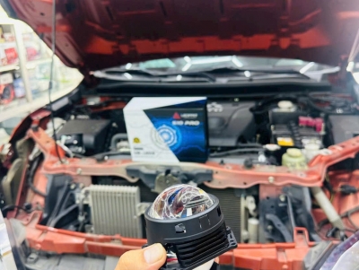 Đèn Bi LED & Laser S10 Pro lắp trên xe Mitsubishi Triton