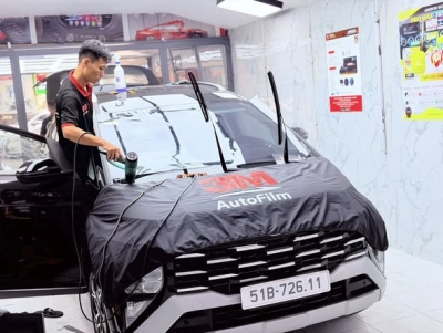 Dán phim cách nhiệt 3M Crystalline pro xe  hyundai Stargazer