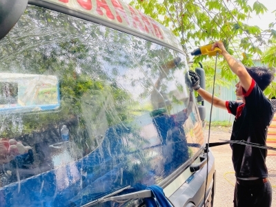 Dán phim cách nhiệt VEGO cho xe đầu kéo tại Sài Gòn