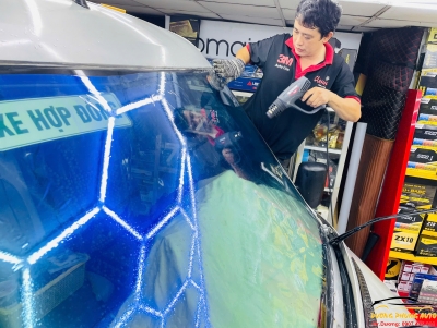Dán Phim Cách Nhiệt Đổi Màu trên xe Mercedes Sprinter 
