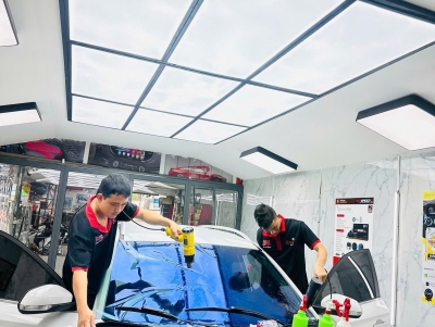 Dán phim cách nhiệt kính lái đổi màu Tại Quãng Ngãi