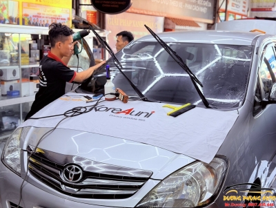 Dán phim cách nhiệt koreauni hàn quốc xe toyota Innova 